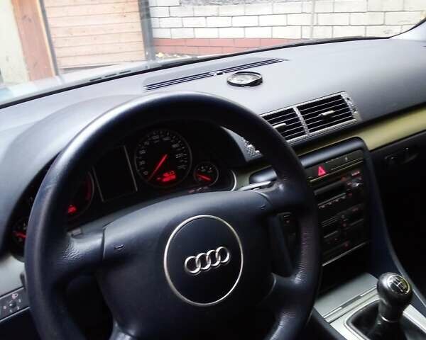 Синий Ауди А4, объемом двигателя 1.78 л и пробегом 188 тыс. км за 4600 $, фото 7 на Automoto.ua