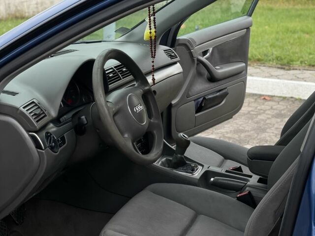 Синий Ауди А4, объемом двигателя 1.9 л и пробегом 300 тыс. км за 2200 $, фото 11 на Automoto.ua