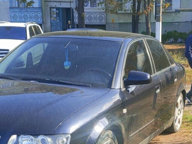 Синий Ауди А4, объемом двигателя 2 л и пробегом 320 тыс. км за 4500 $, фото 1 на Automoto.ua
