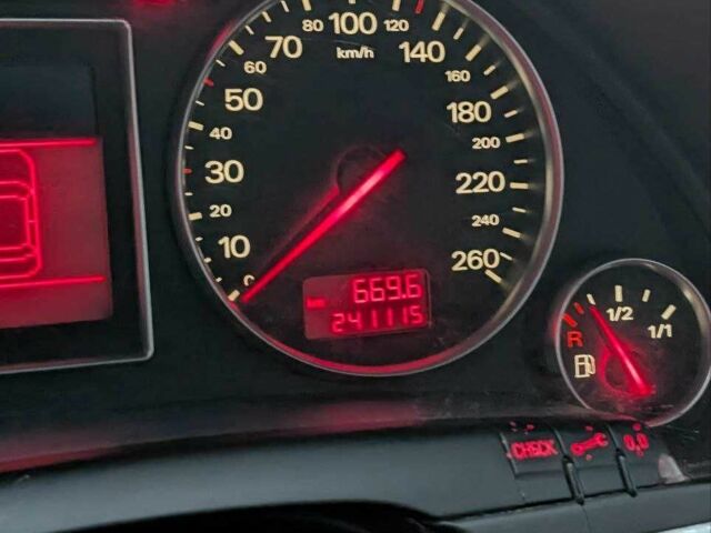 Синий Ауди А4, объемом двигателя 1.6 л и пробегом 241 тыс. км за 5000 $, фото 21 на Automoto.ua