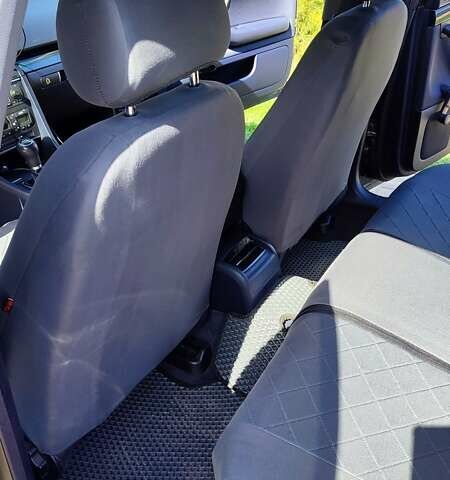 Синій Ауді А4, об'ємом двигуна 1.6 л та пробігом 206 тис. км за 5500 $, фото 8 на Automoto.ua