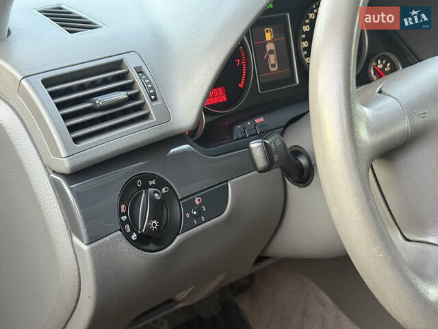 Синій Ауді А4, об'ємом двигуна 2 л та пробігом 188 тис. км за 5350 $, фото 39 на Automoto.ua