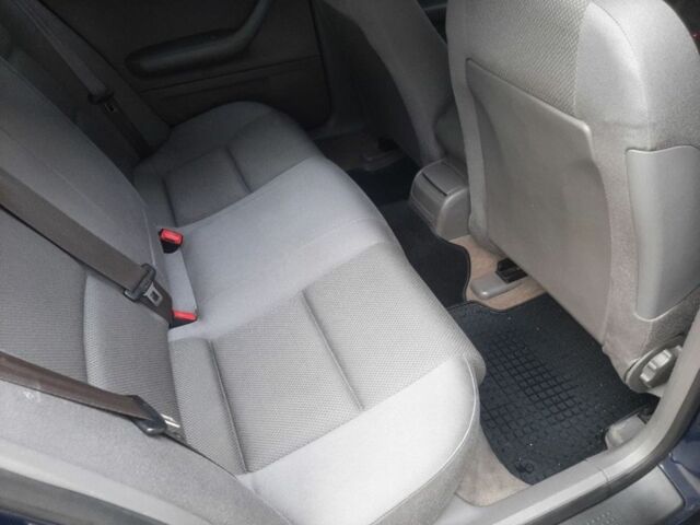 Синий Ауди А4, объемом двигателя 2.5 л и пробегом 314 тыс. км за 6500 $, фото 10 на Automoto.ua