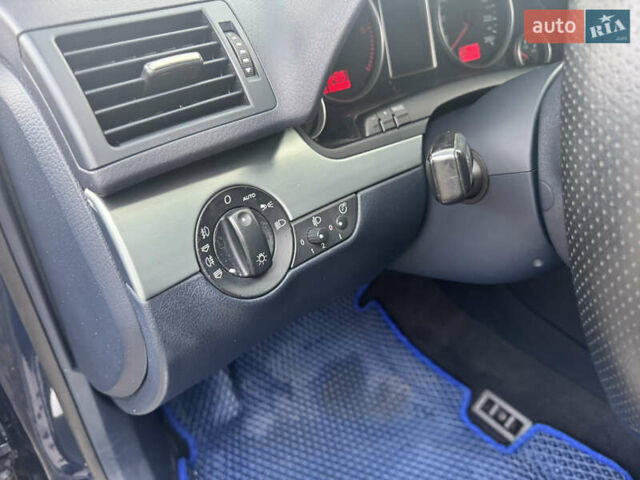 Синий Ауди А4, объемом двигателя 2.5 л и пробегом 303 тыс. км за 5800 $, фото 4 на Automoto.ua
