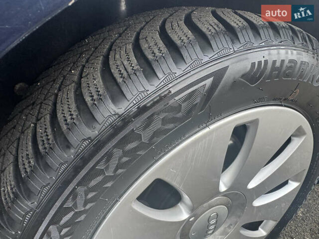 Синий Ауди А4, объемом двигателя 2.5 л и пробегом 303 тыс. км за 5800 $, фото 13 на Automoto.ua