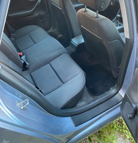 Синий Ауди А4, объемом двигателя 1.6 л и пробегом 171 тыс. км за 4600 $, фото 12 на Automoto.ua