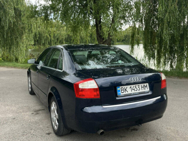 Синий Ауди А4, объемом двигателя 2 л и пробегом 236 тыс. км за 5500 $, фото 2 на Automoto.ua
