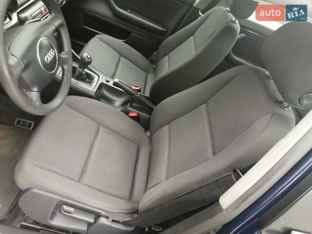 Синій Ауді А4, об'ємом двигуна 1.6 л та пробігом 205 тис. км за 5700 $, фото 9 на Automoto.ua