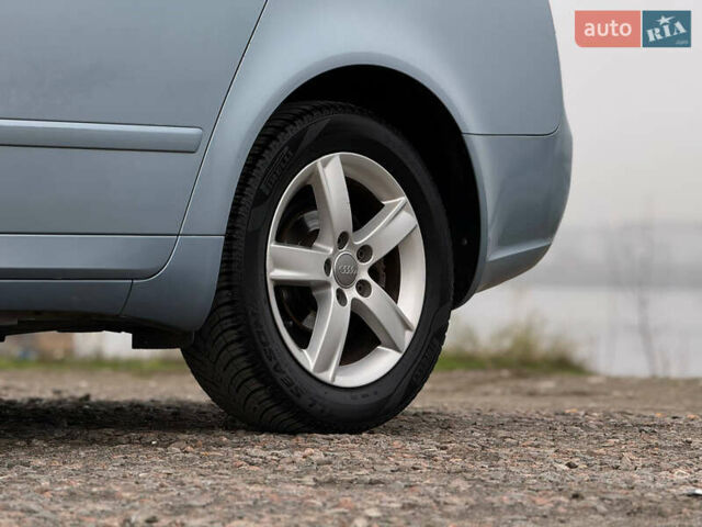 Синий Ауди А4, объемом двигателя 1.97 л и пробегом 240 тыс. км за 7400 $, фото 4 на Automoto.ua