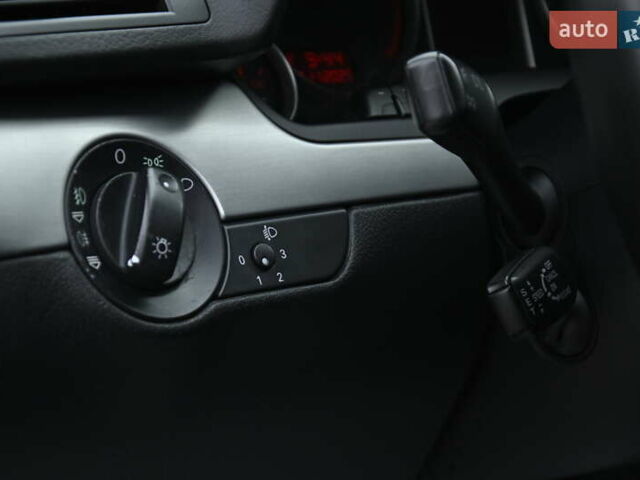 Синий Ауди А4, объемом двигателя 1.6 л и пробегом 246 тыс. км за 6300 $, фото 18 на Automoto.ua