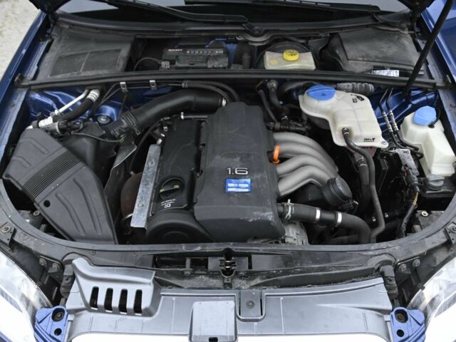 Синий Ауди А4, объемом двигателя 1.6 л и пробегом 246 тыс. км за 6500 $, фото 8 на Automoto.ua
