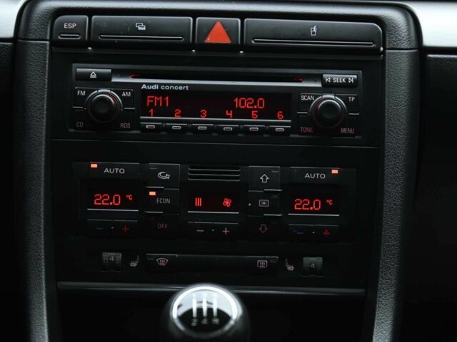 Синий Ауди А4, объемом двигателя 1.6 л и пробегом 246 тыс. км за 6500 $, фото 15 на Automoto.ua