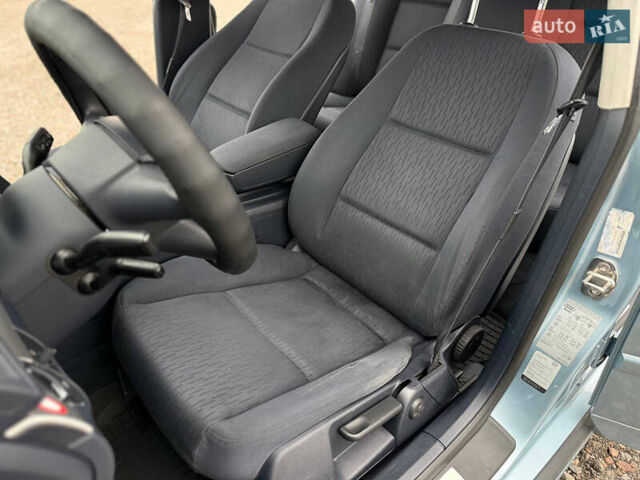 Синий Ауди А4, объемом двигателя 1.97 л и пробегом 240 тыс. км за 7400 $, фото 11 на Automoto.ua