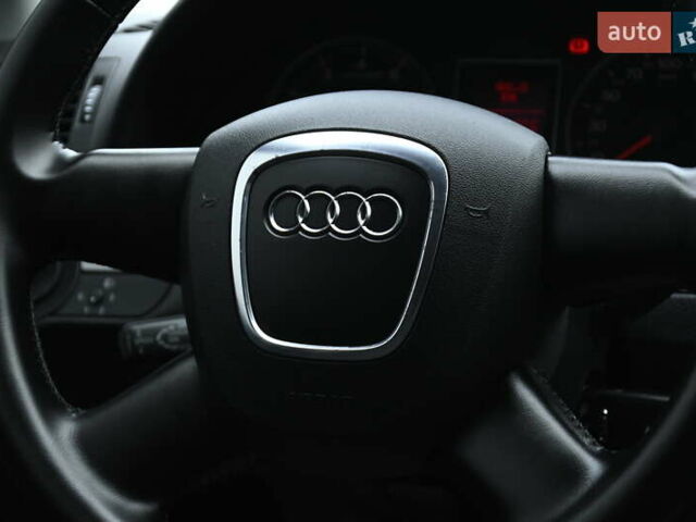 Синій Ауді А4, об'ємом двигуна 1.6 л та пробігом 246 тис. км за 6500 $, фото 28 на Automoto.ua