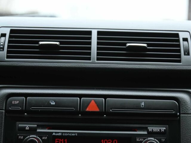 Синий Ауди А4, объемом двигателя 1.6 л и пробегом 246 тыс. км за 6500 $, фото 12 на Automoto.ua