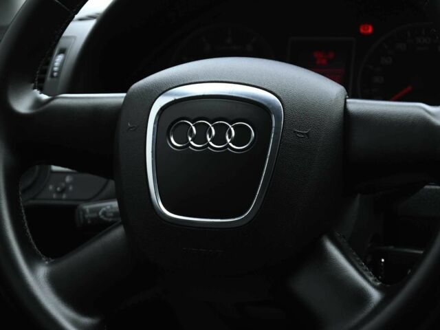 Синий Ауди А4, объемом двигателя 1.6 л и пробегом 246 тыс. км за 6500 $, фото 11 на Automoto.ua