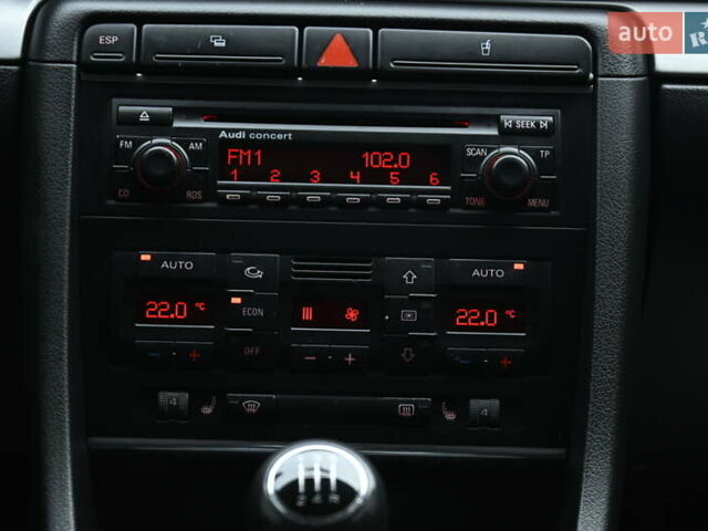 Синій Ауді А4, об'ємом двигуна 1.6 л та пробігом 246 тис. км за 6500 $, фото 30 на Automoto.ua