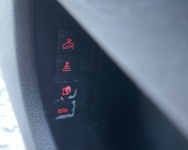 Синий Ауди А4, объемом двигателя 1.98 л и пробегом 318 тыс. км за 5000 $, фото 8 на Automoto.ua