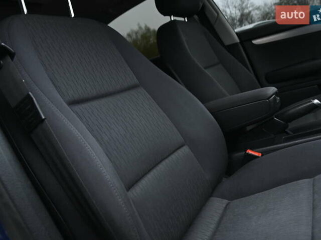 Синий Ауди А4, объемом двигателя 1.6 л и пробегом 246 тыс. км за 6300 $, фото 34 на Automoto.ua