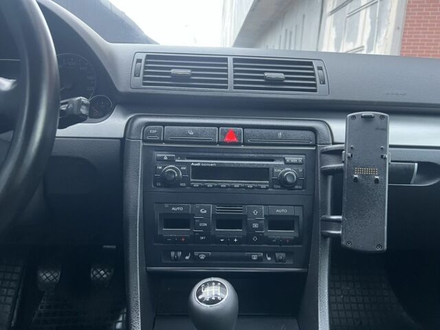 Синій Ауді А4, об'ємом двигуна 2 л та пробігом 274 тис. км за 6500 $, фото 22 на Automoto.ua