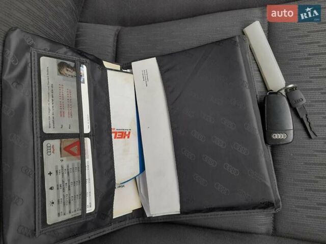 Ауді А4 2006 у Жовкві на Automoto.ua Синій Ауді А4, об'ємом двигуна 1.6 л та пробігом 190 тис. км за 5650 $, фото 42 на Automoto.ua