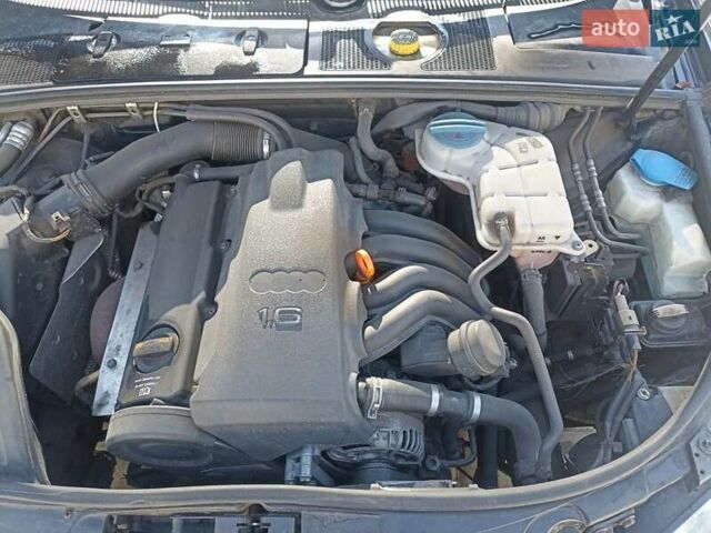 Синій Ауді А4, об'ємом двигуна 1.6 л та пробігом 150 тис. км за 8000 $, фото 9 на Automoto.ua