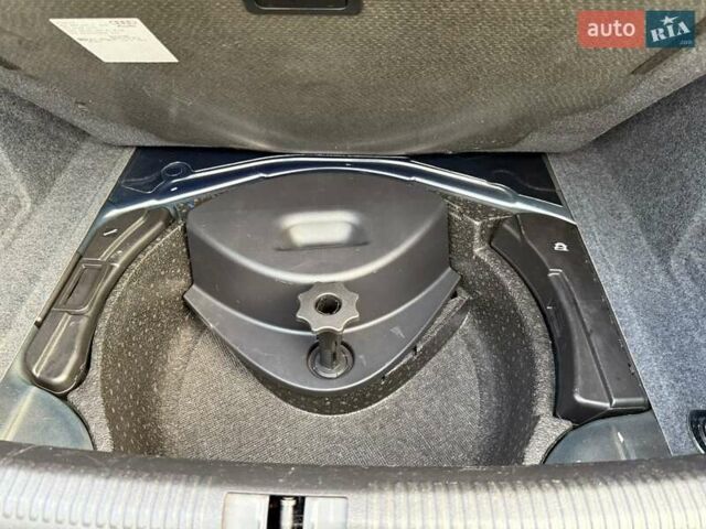 Синій Ауді А4, об'ємом двигуна 1.6 л та пробігом 190 тис. км за 6900 $, фото 13 на Automoto.ua