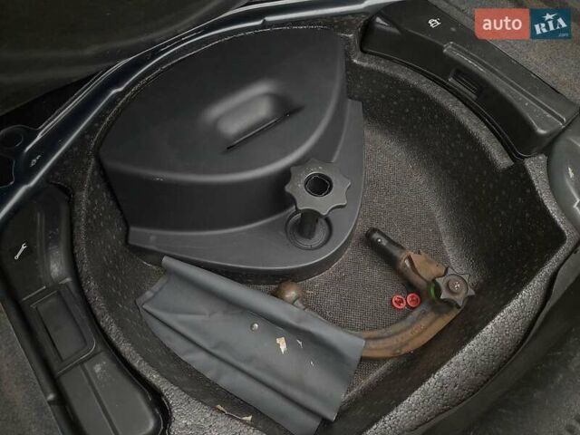 Ауді А4 2006 у Жовкві на Automoto.ua Синій Ауді А4, об'ємом двигуна 1.6 л та пробігом 190 тис. км за 5650 $, фото 15 на Automoto.ua