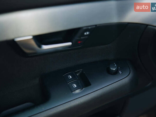 Синий Ауди А4, объемом двигателя 1.6 л и пробегом 179 тыс. км за 7300 $, фото 11 на Automoto.ua