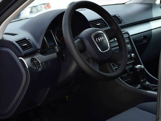 Синий Ауди А4, объемом двигателя 2 л и пробегом 192 тыс. км за 7999 $, фото 9 на Automoto.ua