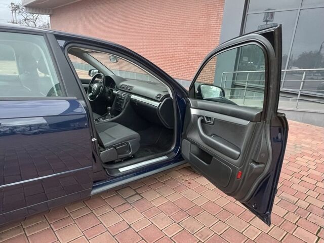 Синій Ауді А4, об'ємом двигуна 2 л та пробігом 274 тис. км за 6500 $, фото 13 на Automoto.ua