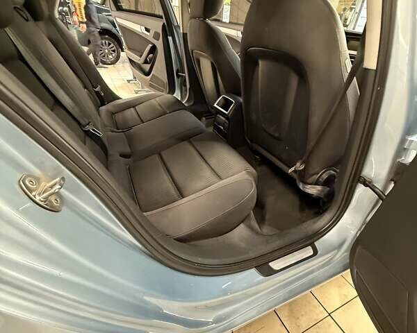 Синий Ауди А4, объемом двигателя 1.8 л и пробегом 330 тыс. км за 8500 $, фото 6 на Automoto.ua