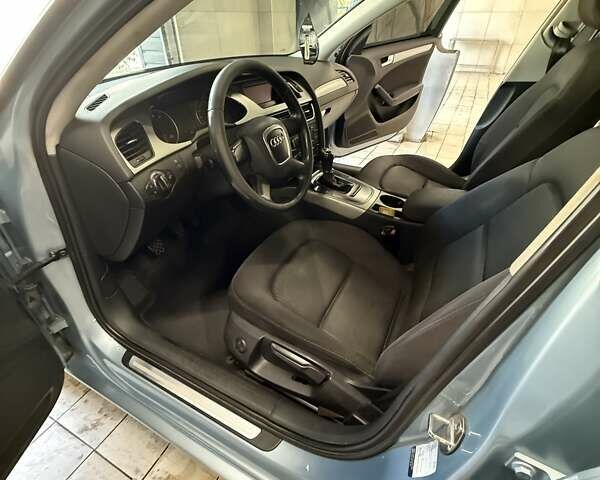 Синий Ауди А4, объемом двигателя 1.8 л и пробегом 330 тыс. км за 8500 $, фото 4 на Automoto.ua