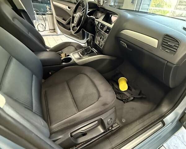 Синий Ауди А4, объемом двигателя 1.8 л и пробегом 330 тыс. км за 8500 $, фото 5 на Automoto.ua