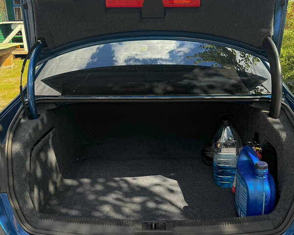 Синий Ауди А4, объемом двигателя 1.8 л и пробегом 294 тыс. км за 8331 $, фото 12 на Automoto.ua