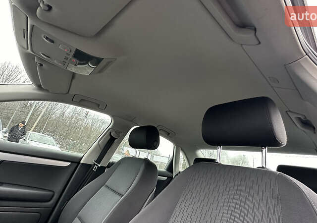 Синий Ауди А4, объемом двигателя 1.6 л и пробегом 193 тыс. км за 7800 $, фото 19 на Automoto.ua