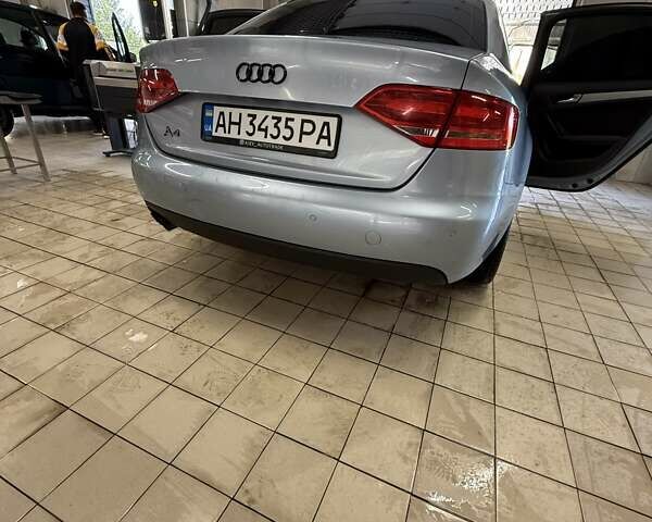 Синий Ауди А4, объемом двигателя 1.8 л и пробегом 330 тыс. км за 8500 $, фото 1 на Automoto.ua