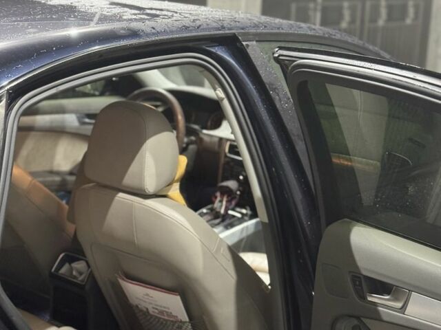 Синий Ауди А4, объемом двигателя 2 л и пробегом 190 тыс. км за 9200 $, фото 3 на Automoto.ua