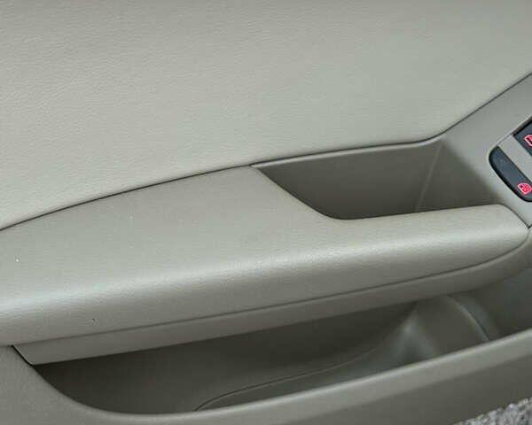 Синий Ауди А4, объемом двигателя 1.98 л и пробегом 175 тыс. км за 11000 $, фото 23 на Automoto.ua