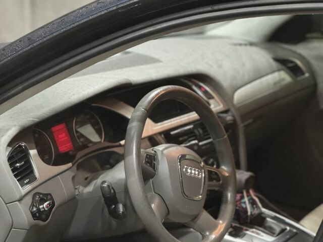 Синий Ауди А4, объемом двигателя 2 л и пробегом 190 тыс. км за 9200 $, фото 6 на Automoto.ua