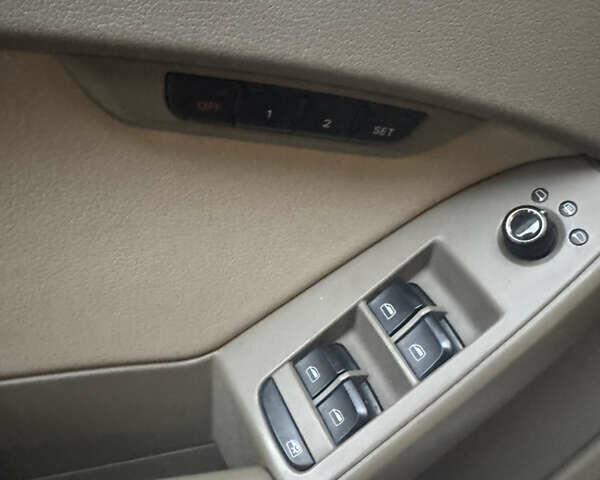 Синий Ауди А4, объемом двигателя 1.98 л и пробегом 285 тыс. км за 9900 $, фото 14 на Automoto.ua