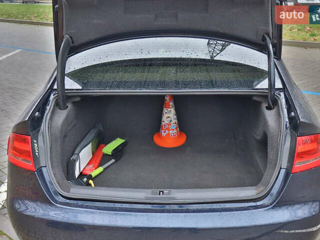 Синий Ауди А4, объемом двигателя 1.98 л и пробегом 203 тыс. км за 11000 $, фото 15 на Automoto.ua