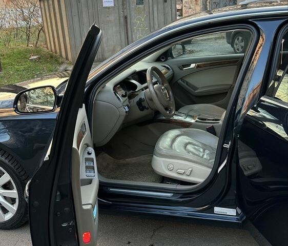 Синий Ауди А4, объемом двигателя 2 л и пробегом 25 тыс. км за 10000 $, фото 9 на Automoto.ua