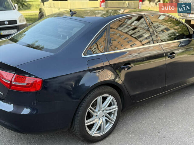 Синій Ауді А4, об'ємом двигуна 2 л та пробігом 252 тис. км за 9500 $, фото 4 на Automoto.ua