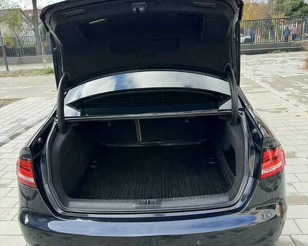 Синій Ауді А4, об'ємом двигуна 1.98 л та пробігом 195 тис. км за 10400 $, фото 10 на Automoto.ua