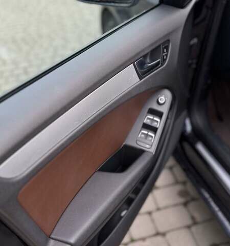 Синій Ауді А4, об'ємом двигуна 2 л та пробігом 208 тис. км за 10500 $, фото 16 на Automoto.ua