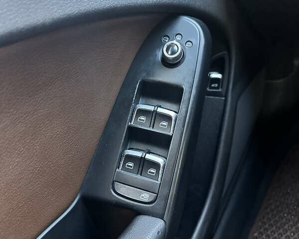 Ауді А4 2013 у Києві на Automoto.ua Синій Ауді А4, об'ємом двигуна 1.98 л та пробігом 200 тис. км за 10500 $, фото 22 на Automoto.ua