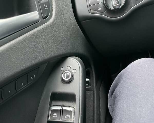 Синій Ауді А4, об'ємом двигуна 2 л та пробігом 181 тис. км за 13200 $, фото 3 на Automoto.ua