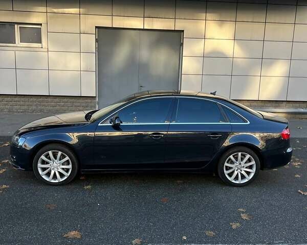 Ауди А4 2013 в Броварах на Automoto.ua Синий Ауди А4, объемом двигателя 2 л и пробегом 238 тыс. км за 11200 $, фото 1 на Automoto.ua