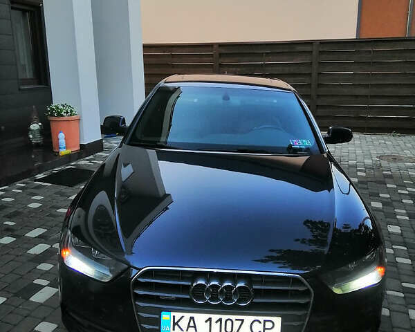 Синій Ауді А4, об'ємом двигуна 2 л та пробігом 175 тис. км за 11900 $, фото 4 на Automoto.ua